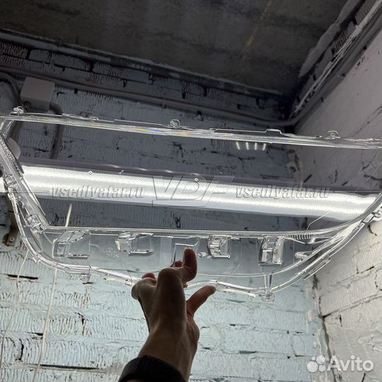 Уцененное стекло для фары Toyota RAV 4 V (2018-202