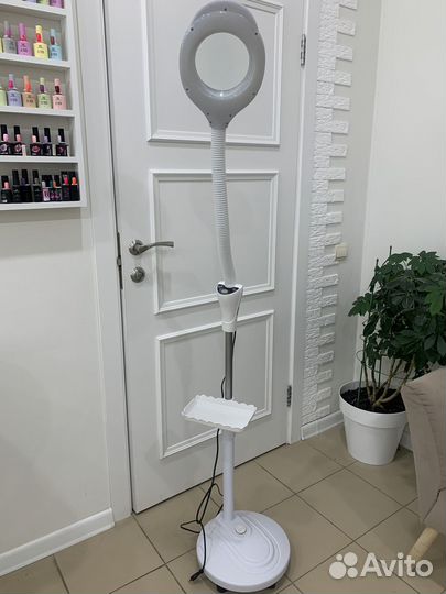 Лампа напольная косметологическая
