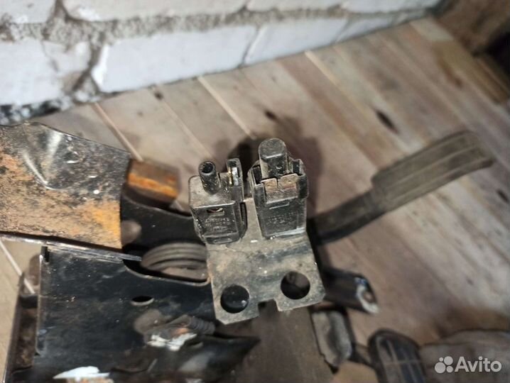 Педальный узел vw Passat b3 АКПП