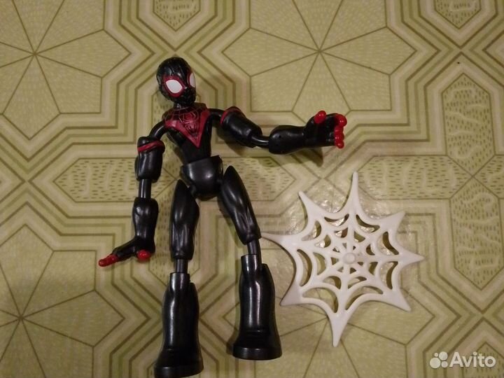 Человек паук и Мистерио фигурки