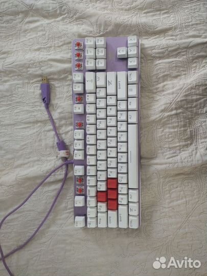 Игровая механическая клавиатура белая