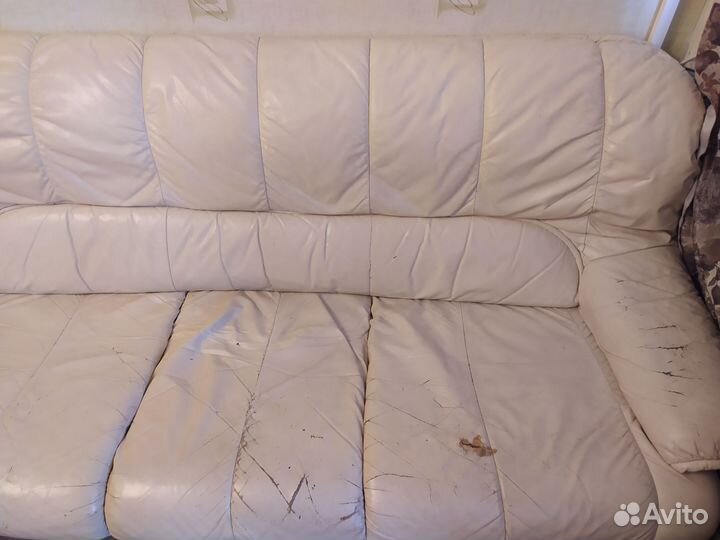 Кожаный диван