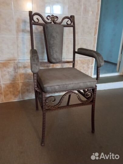 Стол и стулья