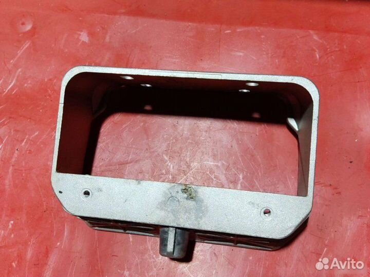 Кронштейн подлокотника Audi A8 D2 1997