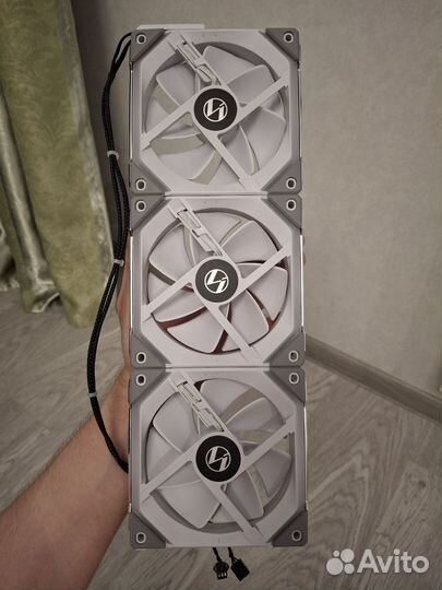 Как новые Lian LI UNI Fan SL120 3 штуки+контроллер