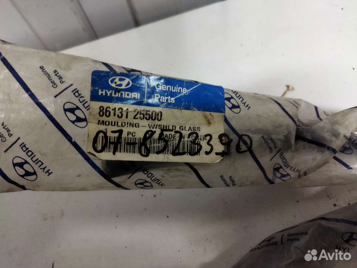 Молдинг ветрового стекла Hyundai Accent 02-06