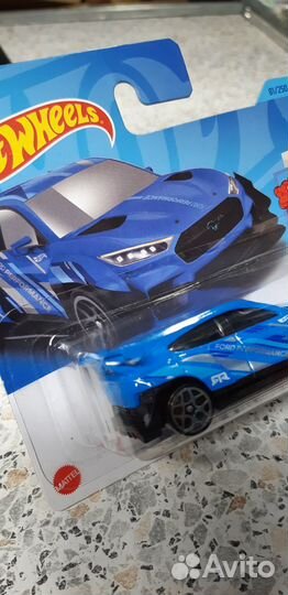 Модель Hot Wheels Ford Mustang Mach-E 1400 cиний