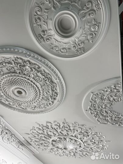 Розетка потолочная из гипса