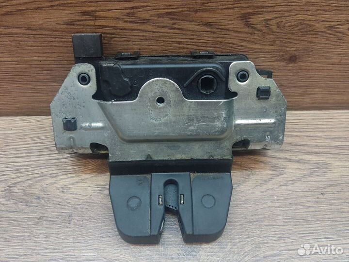 Замок крышки багажника Opel Astra H Zafira B