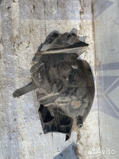 Подкрылок Передний Задняя часть mercedes w207