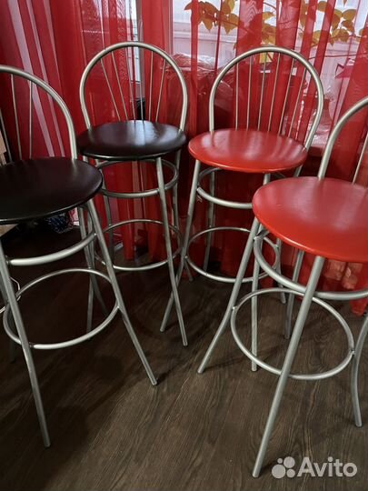 Барная стойка со стульями