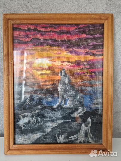 Картина вышитая крестом в рамке