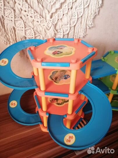 Трек, гараж, парковка