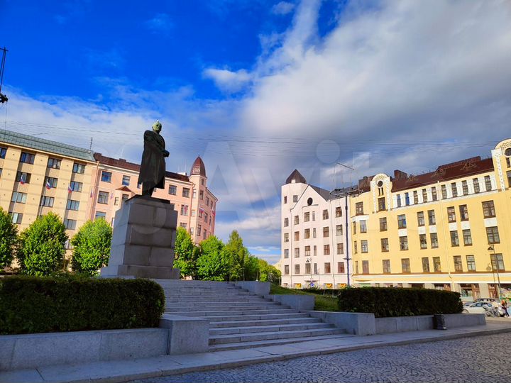 3-к. квартира, 100 м², 2/5 эт.