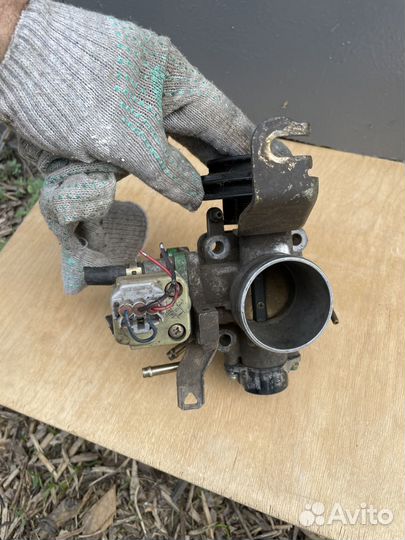 Дросельная заслонка 22270-11010