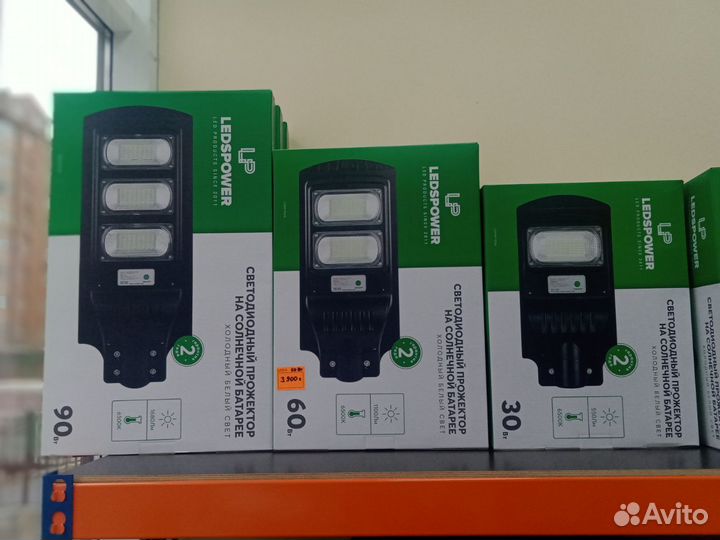 Светодиодный прожектор на солнечной батарее 60Вт