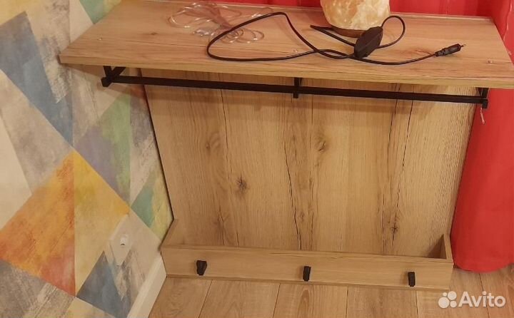 Полка настенная, вешалка