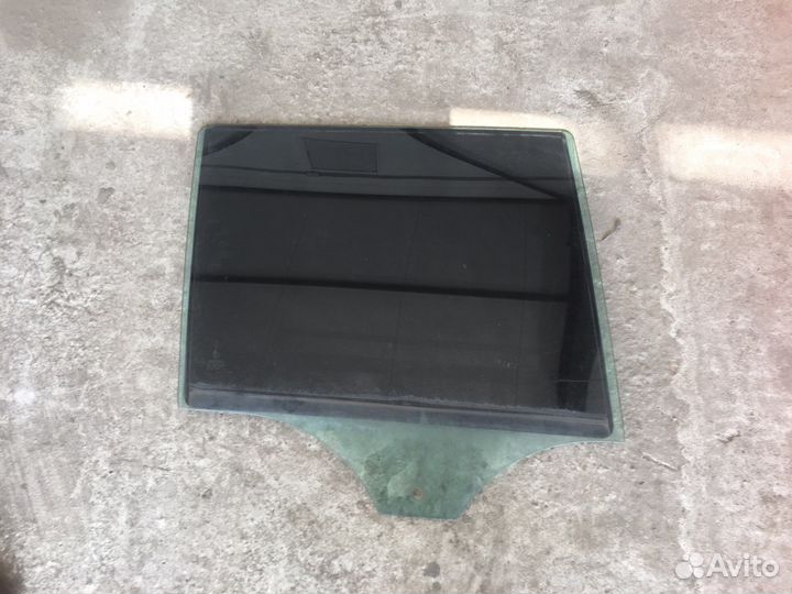 Стекло задней правой двери Mercedes W203 (3428)