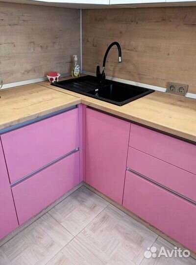 Кухонный гарнитур в стиле хай тек