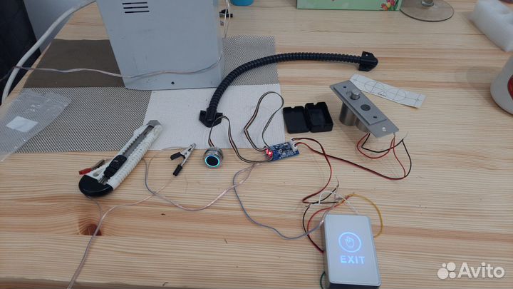 Электронный замок по опечатку пальца