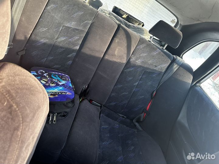 Mazda Familia 1.6 AT, 2000, битый, 145 000 км