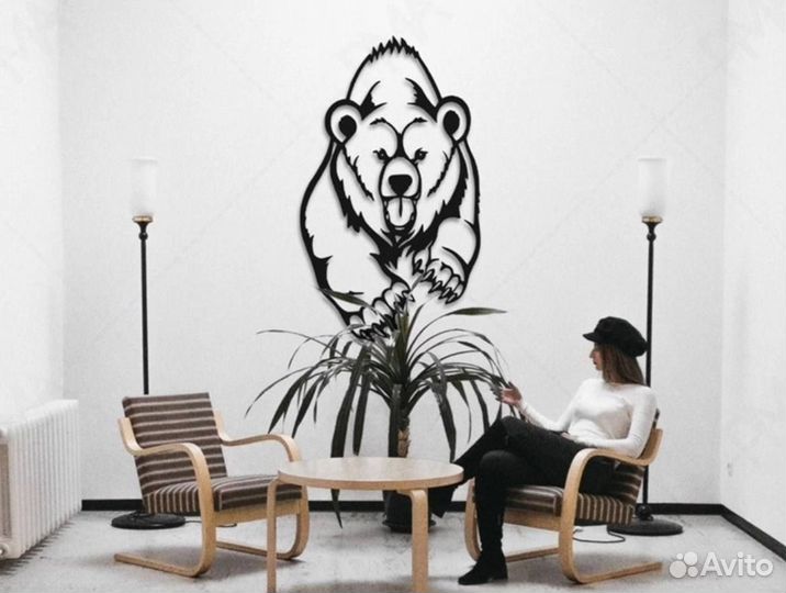 Резное панно из дерева