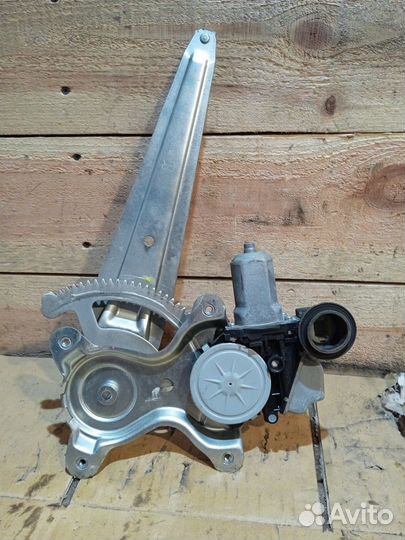 Стеклоподъемник электр. задний правый Toyota Land