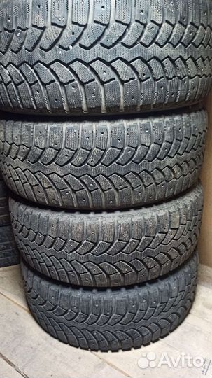 Bridgestone Blizzak Ice 215/50 R17