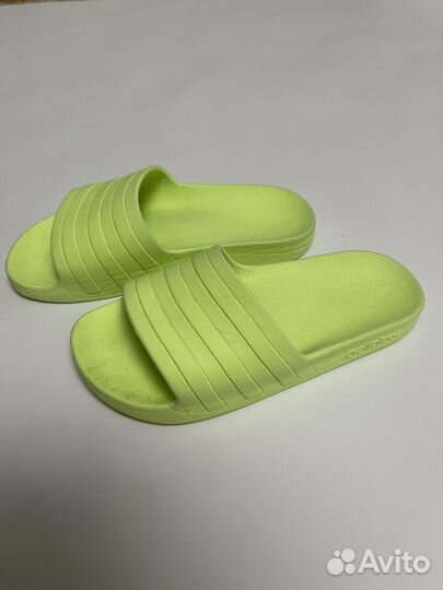 Шлепанцы adidas 35,5