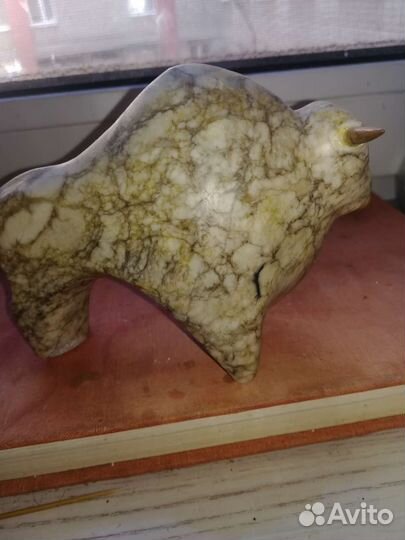 Каменные статуэтки