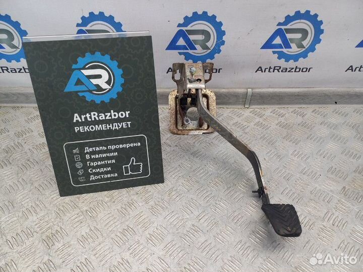 Педаль сцепления Mitsubishi L200 KB 2.5 4D56 136