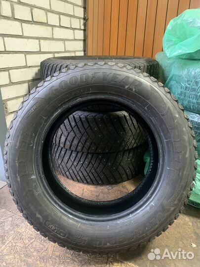 Goodyear UltraGrip Ice Arctic SUV 235/60 R17 106T