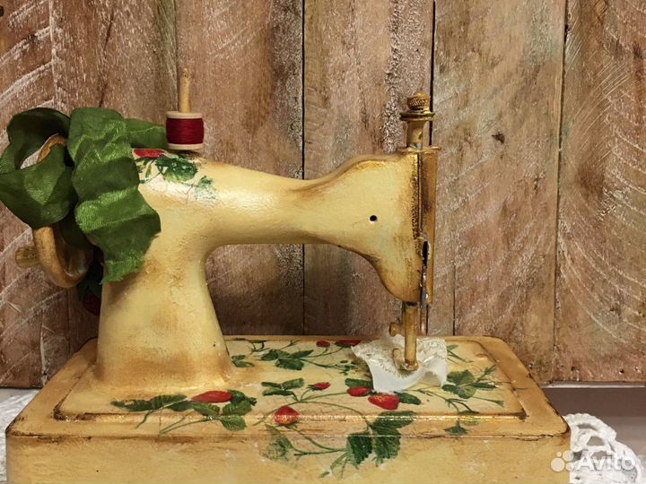 Детская швейная машинка. Декор для интерьера детск