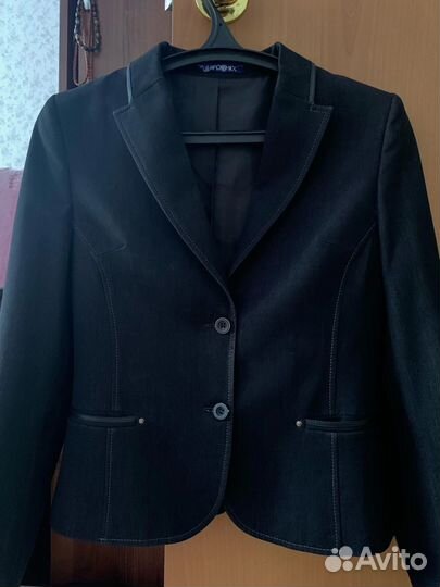 Поодам школьную форму