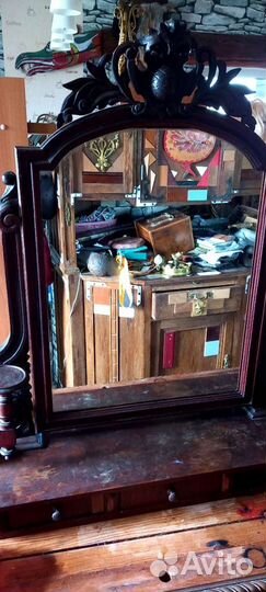 Зеркало орех от дамского столика