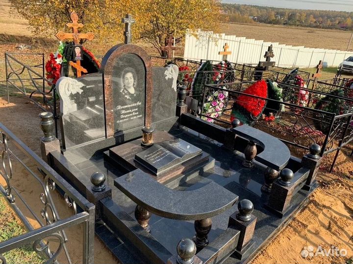 Памятники на могилу из гранита и мрамора
