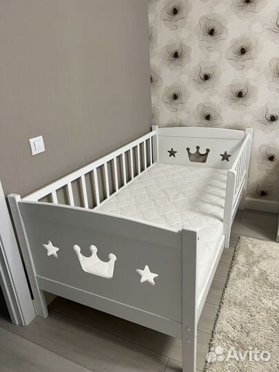 Кровать односпальная с матрасом