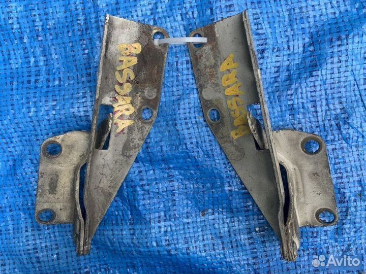 Петля капота Nissan Bassara JNU30 2001