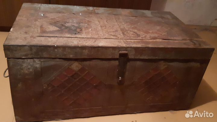 Сундук деревянный старинный