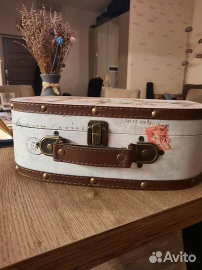 Сундук для хранения рукоделия с остатками пряжи