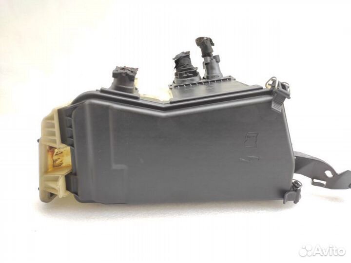 Блок предохранителей под капот Mercedes-Benz