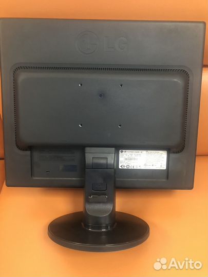 Монитор LG 19