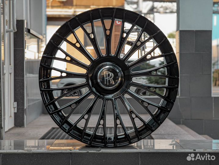 Кованые диски GT Forged R23 на Rolls Royсе Сullinа