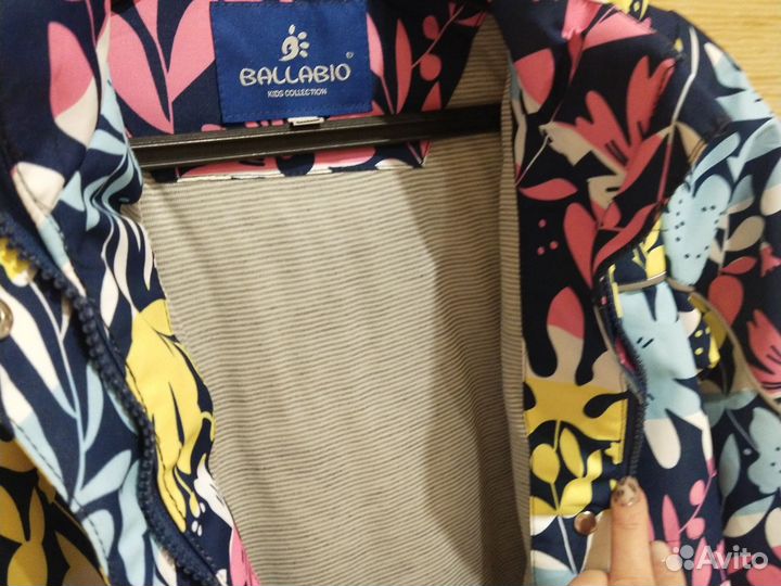 Детская Куртка демосезон новая для девочки 128-134