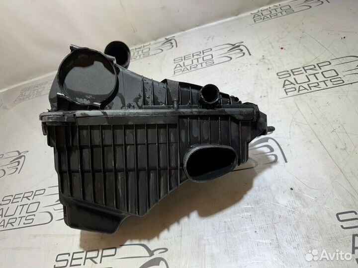 Корпус воздушного фильтра Volkswagen Touareg 7L