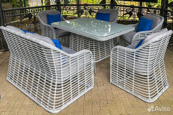 Плетеная мебель из экоротанга для летней терассы