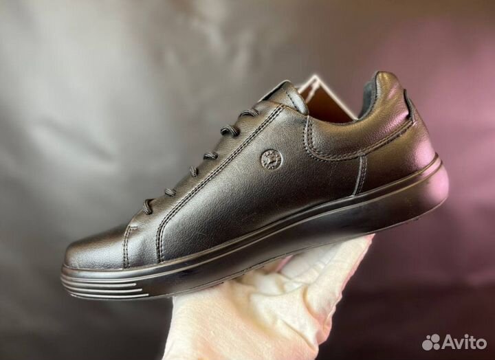 Кроссовки Ecco стильные