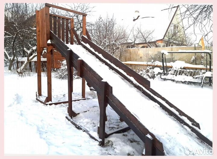 Зимняя заливная горка из дерева