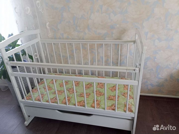 Кроватка детская с матрасом
