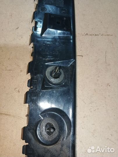 Кронштейн правый Ford Explorer 5